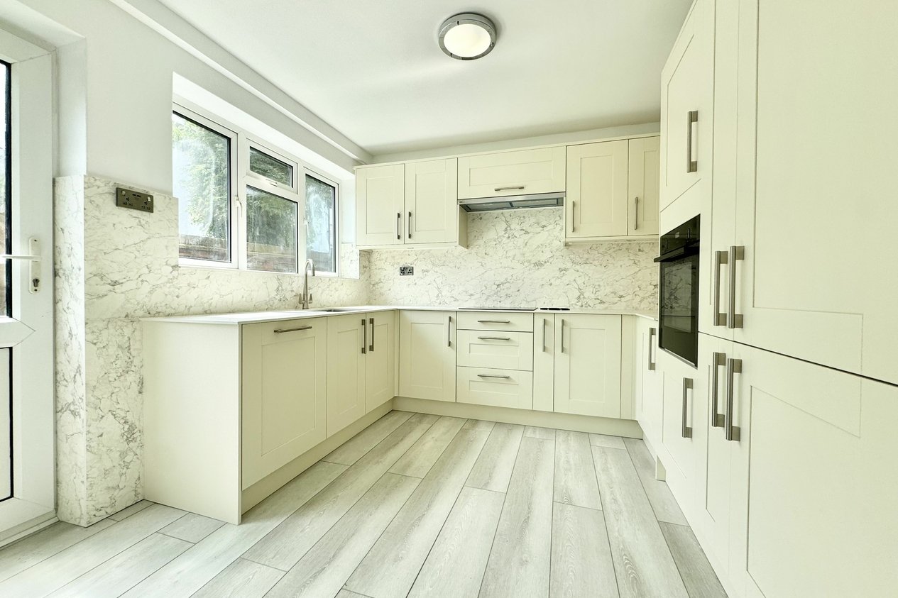 Properties Under Offer in Swinburne Avenue 