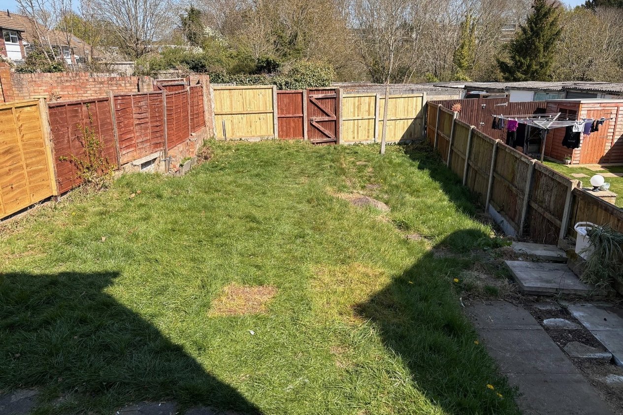 Properties Let in Tenterden Drive Canterbury