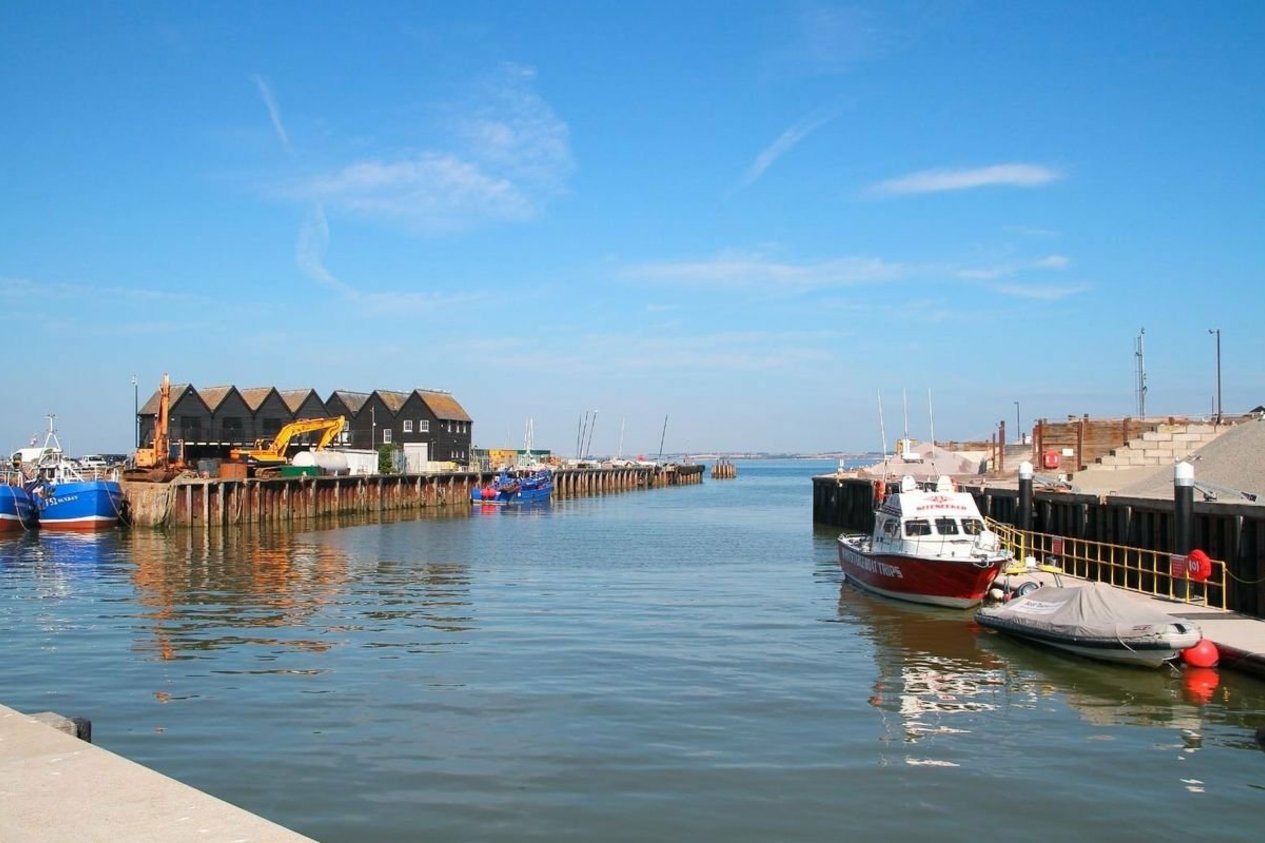 Properties To Let in The Barges Tower Parade