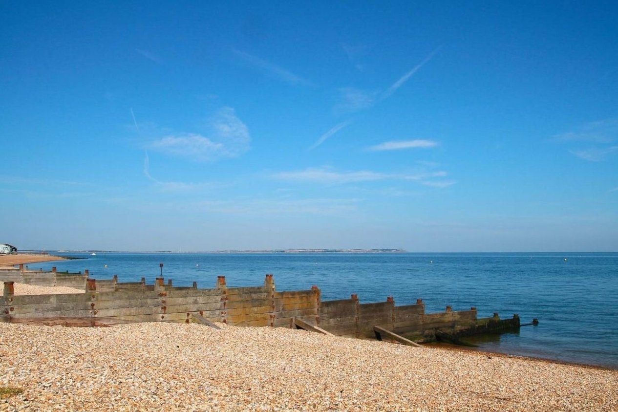 Properties To Let in The Barges Tower Parade
