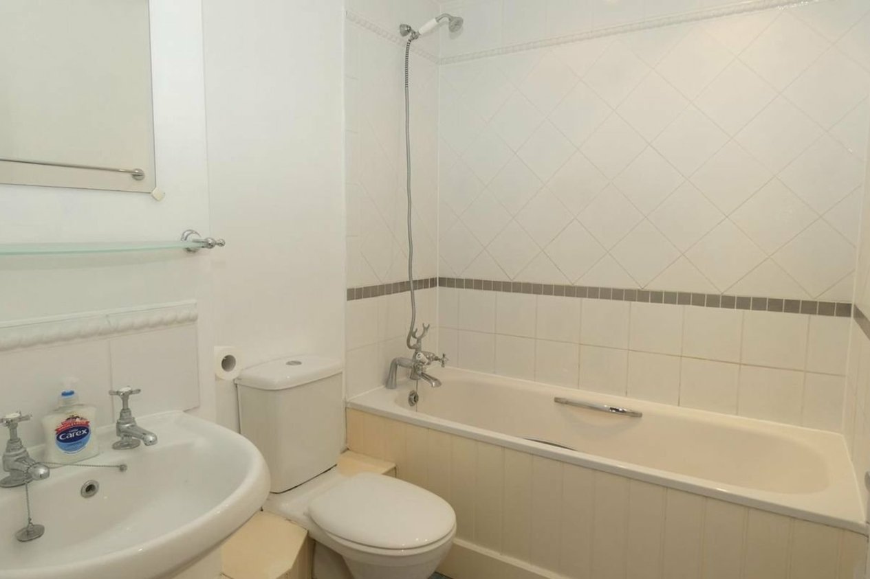 Properties To Let in The Barges Tower Parade