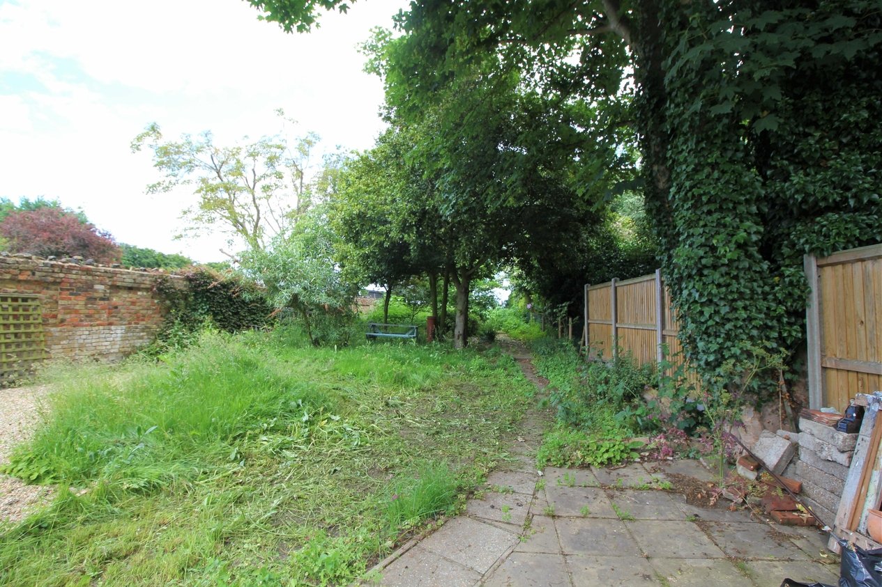 Properties Under Offer in The Length St Nicholas at Wade
