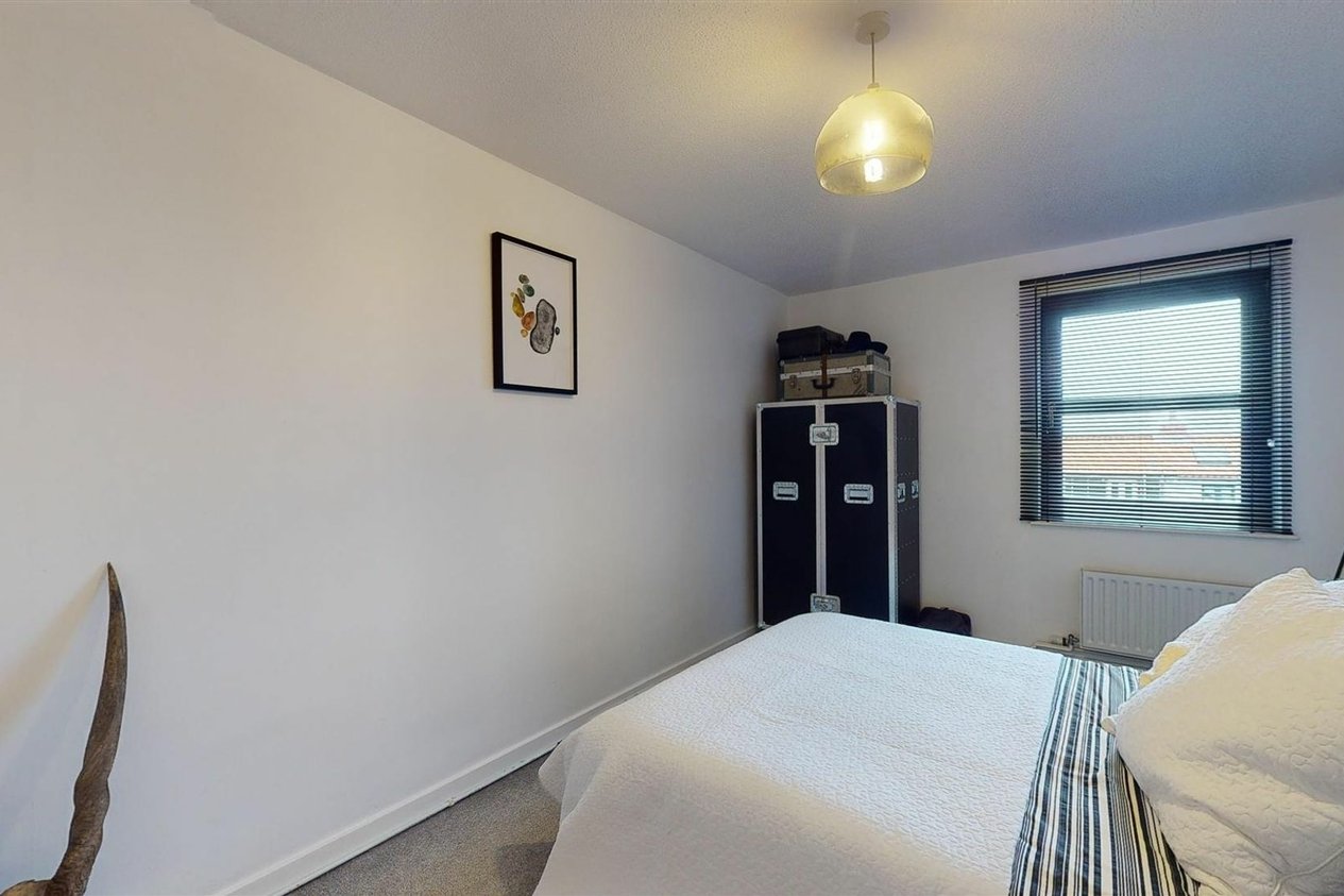 Properties To Let in The Marina  Deal