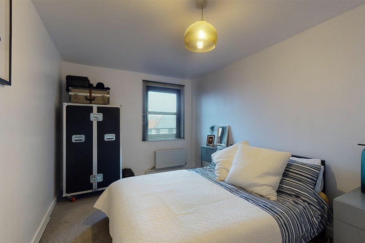 Properties To Let in The Marina  Deal