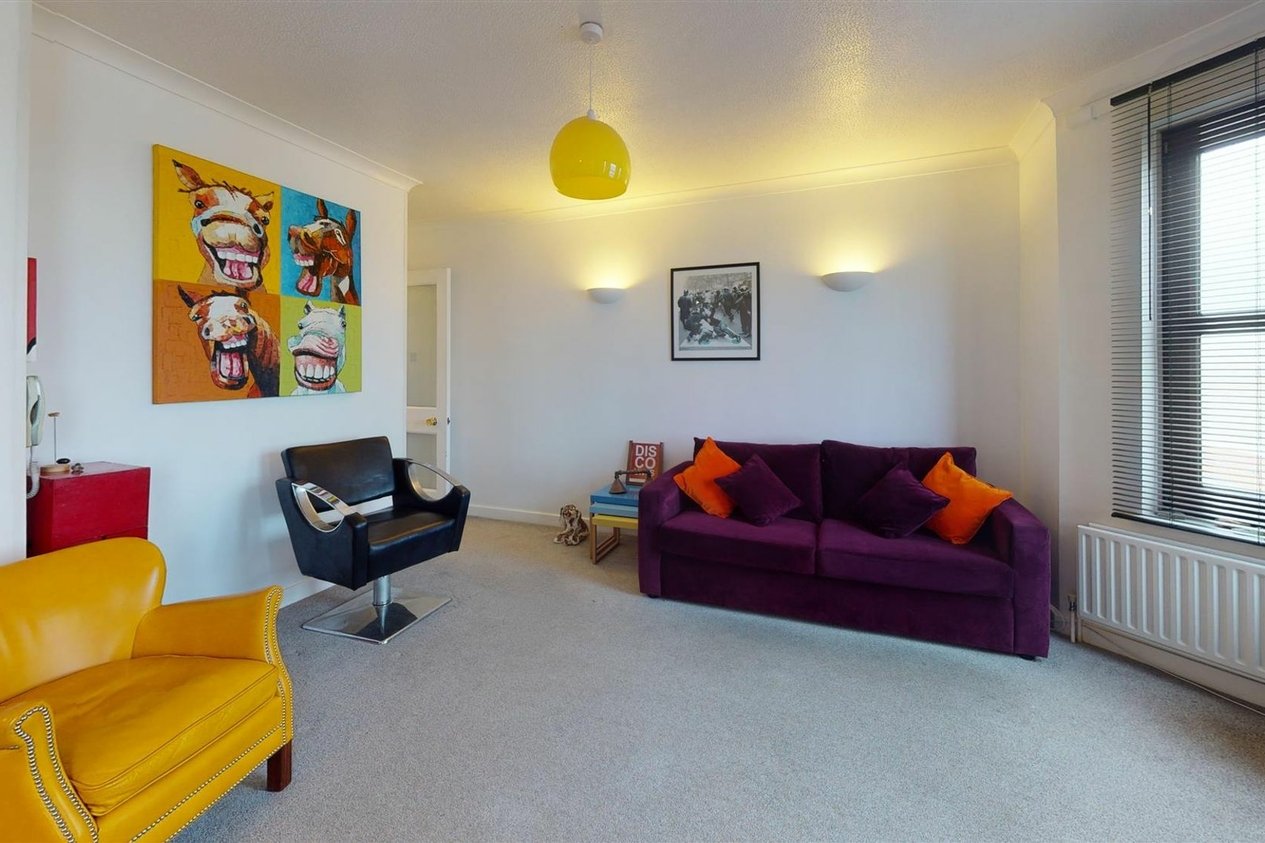 Properties To Let in The Marina  Deal