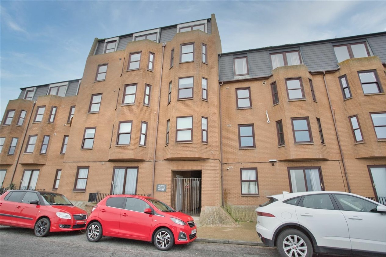 Properties To Let in The Marina  Deal