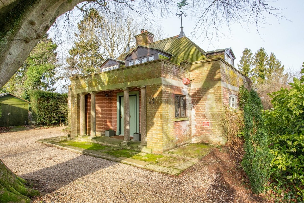 Properties To Let in The Pump House Hardres Court