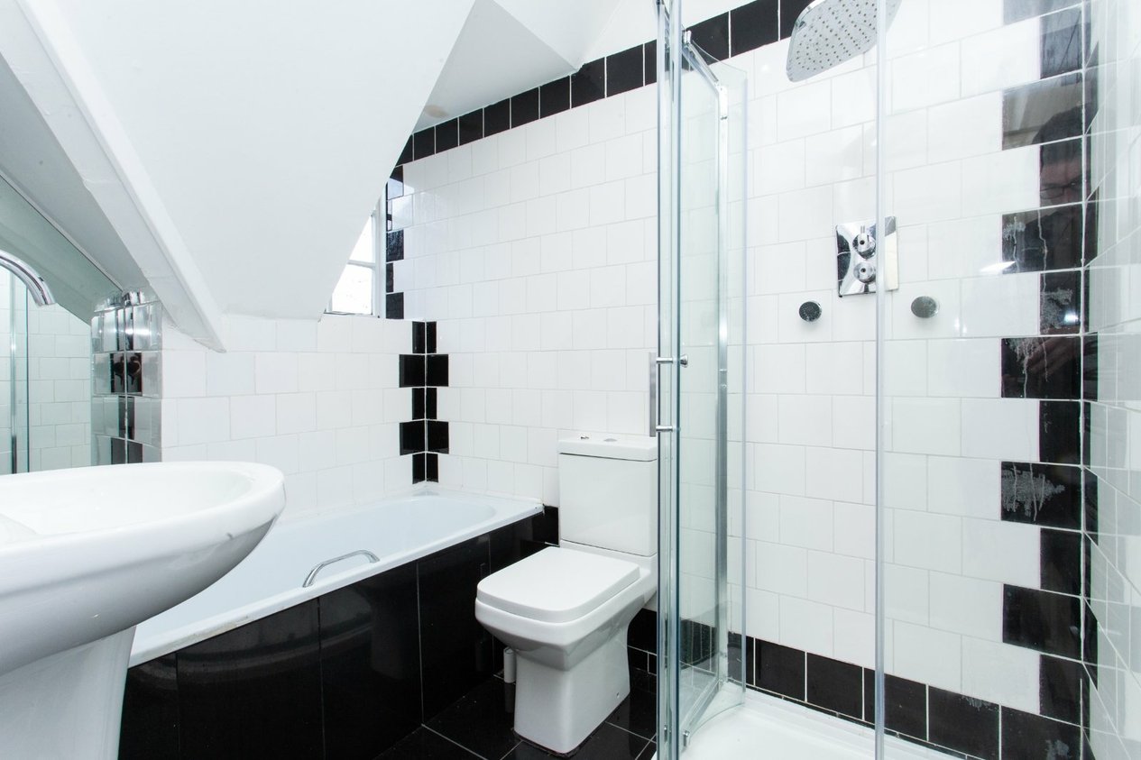 Properties To Let in The Pump House Hardres Court