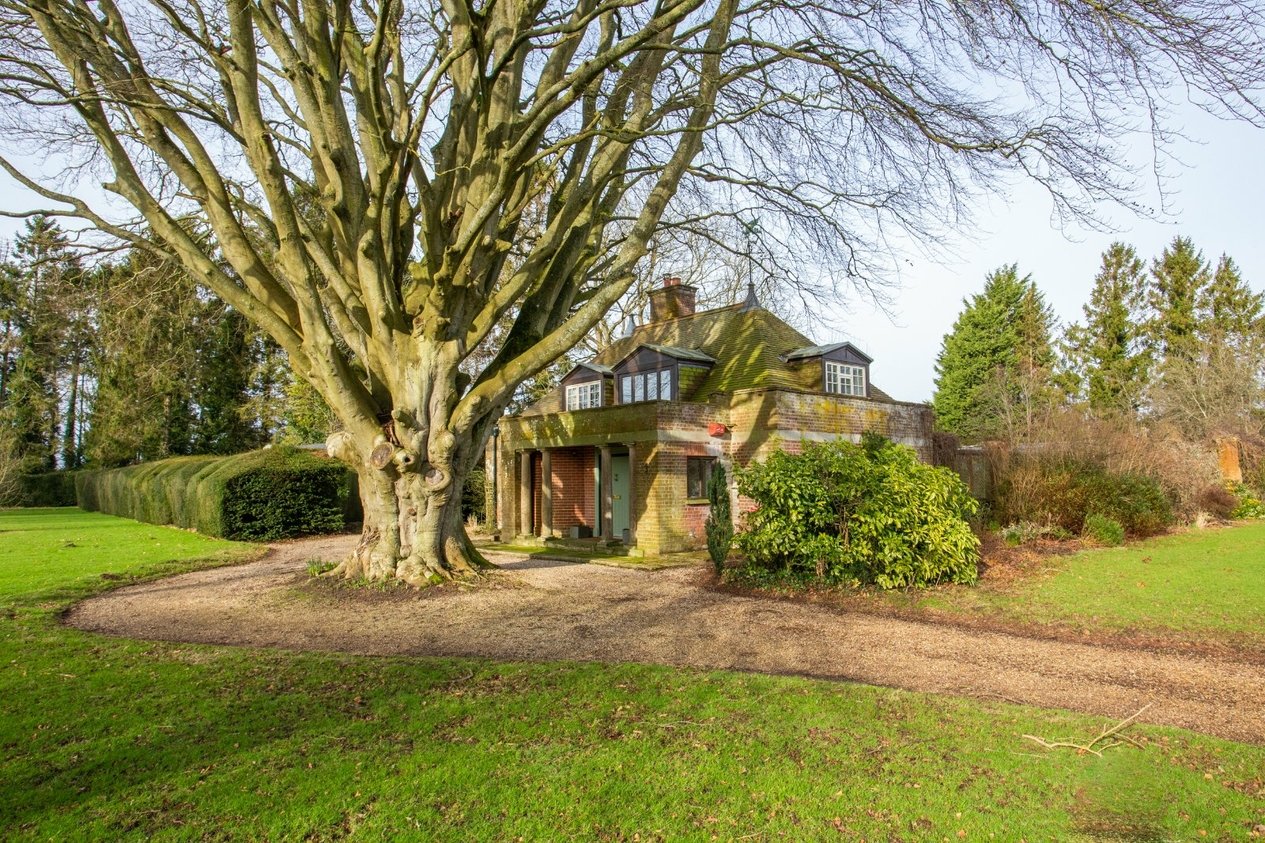 Properties To Let in The Pump House Hardres Court