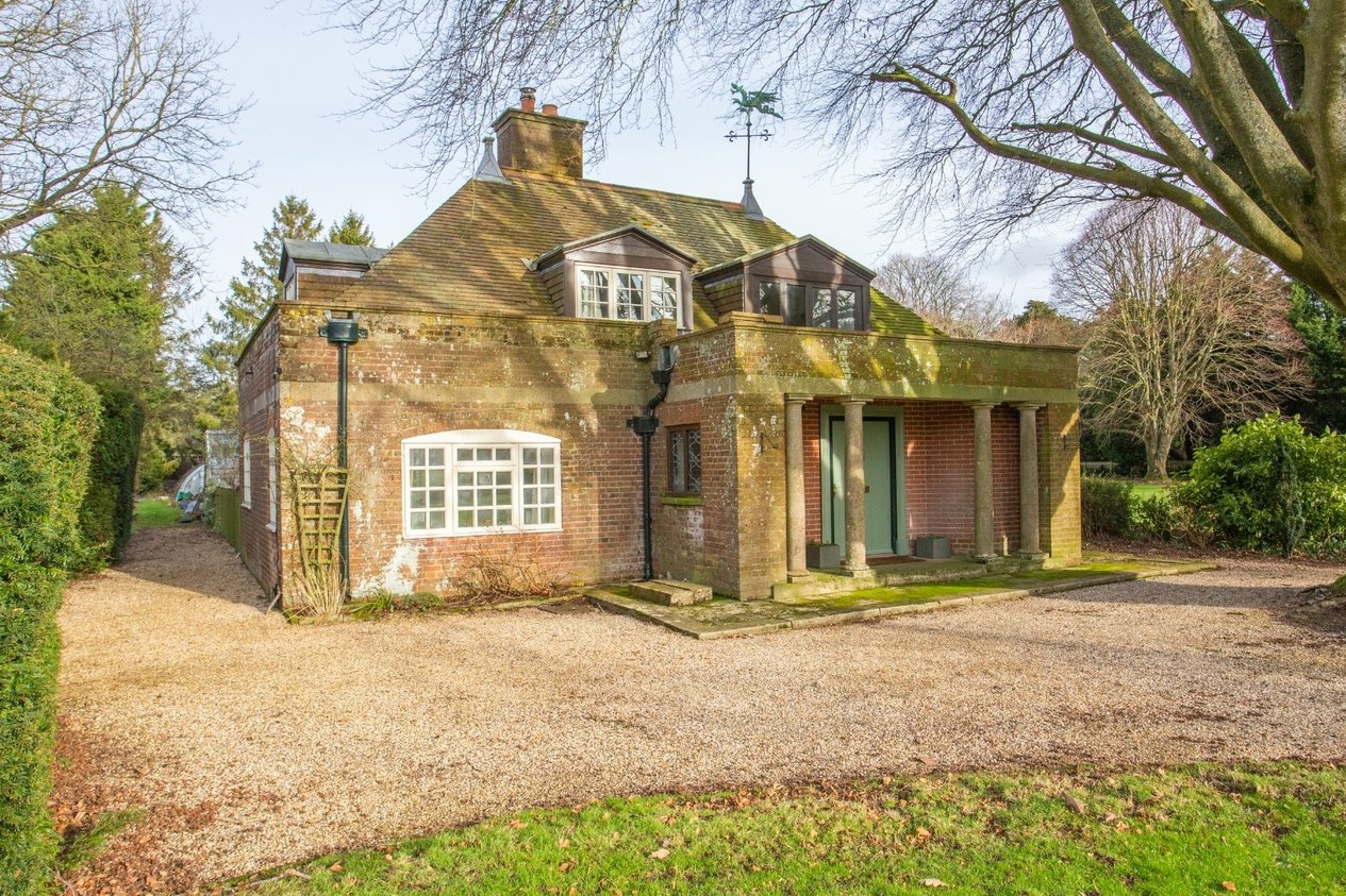 Properties To Let in The Pump House Hardres Court