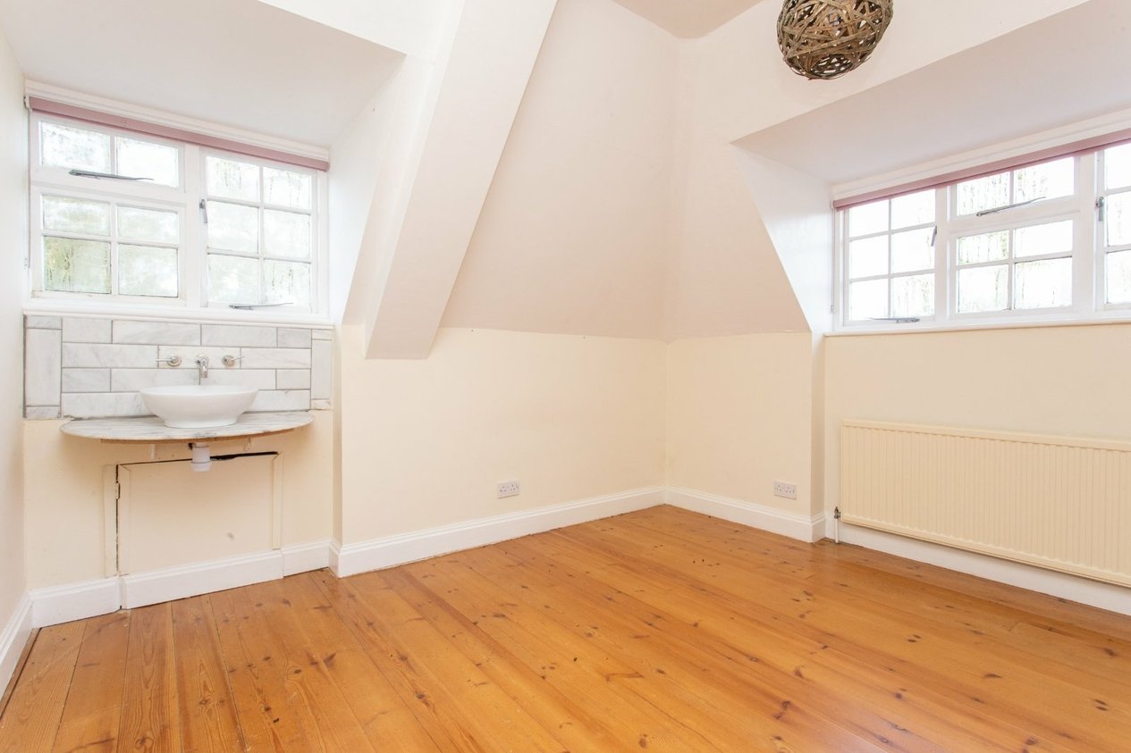 Properties To Let in The Pump House Hardres Court