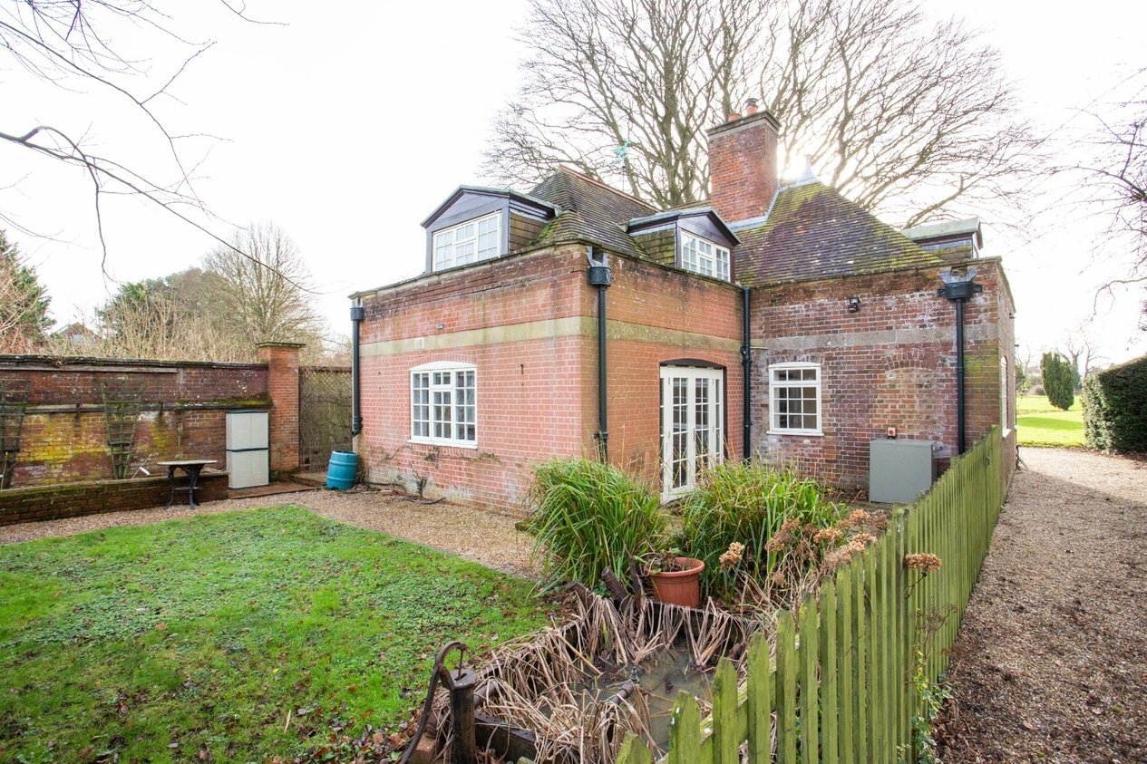 Properties To Let in The Pump House Hardres Court