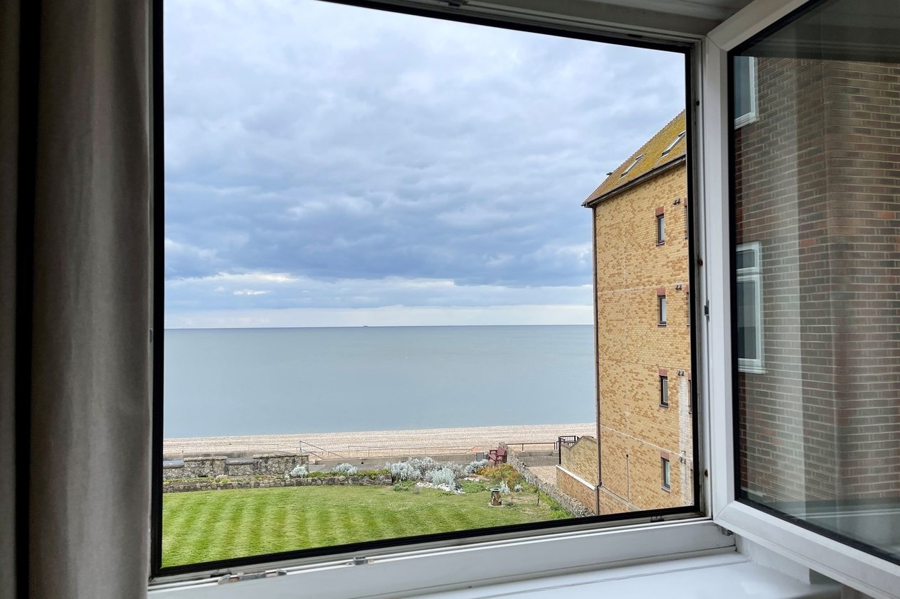 Properties To Let in The Riviera  Sandgate