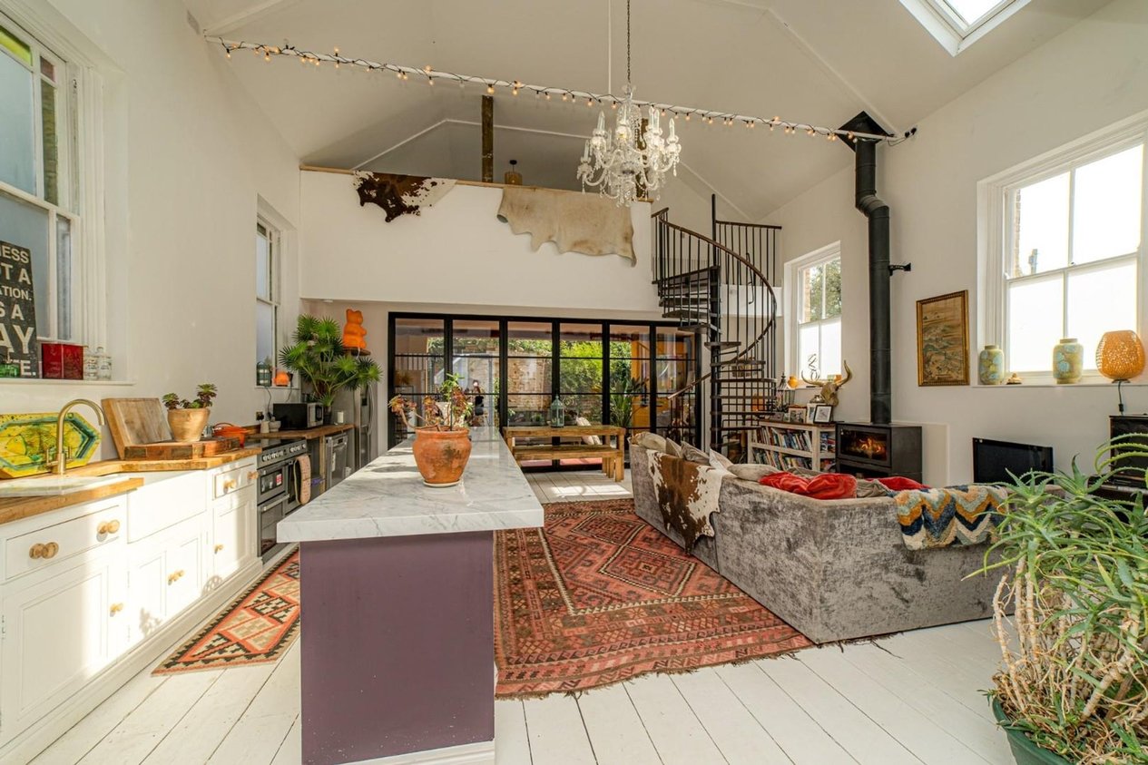 Properties To Let in The Street  Ash
