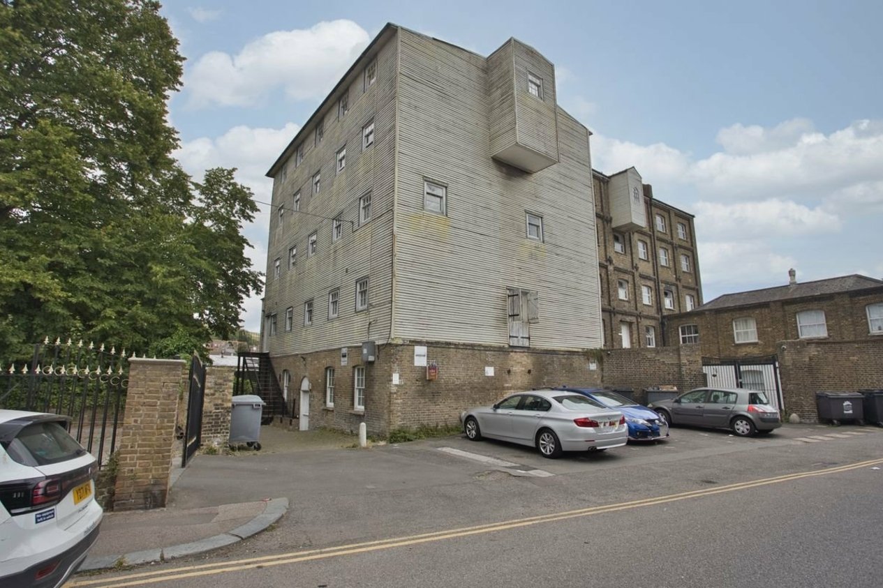 Properties Let in Timber Section London Road