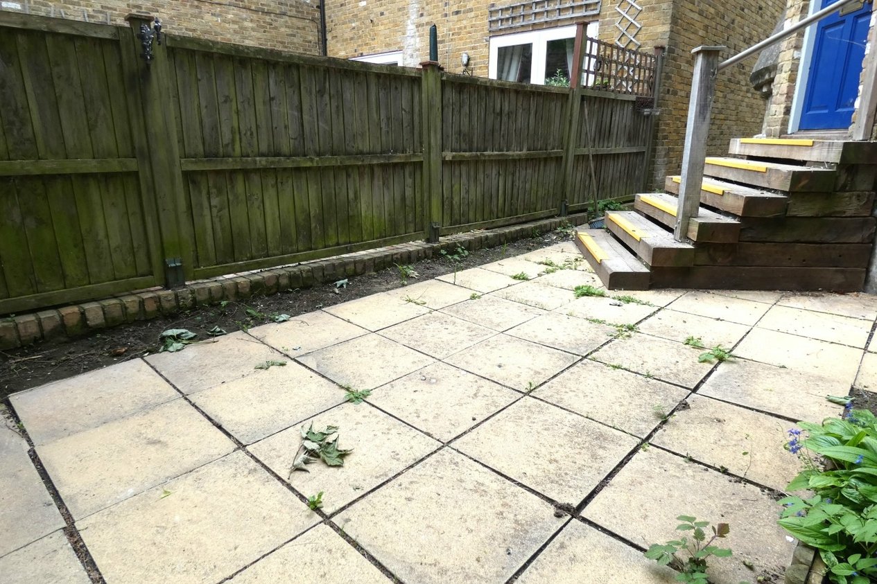 Properties To Let in Upper Roundel Park Road Faversham