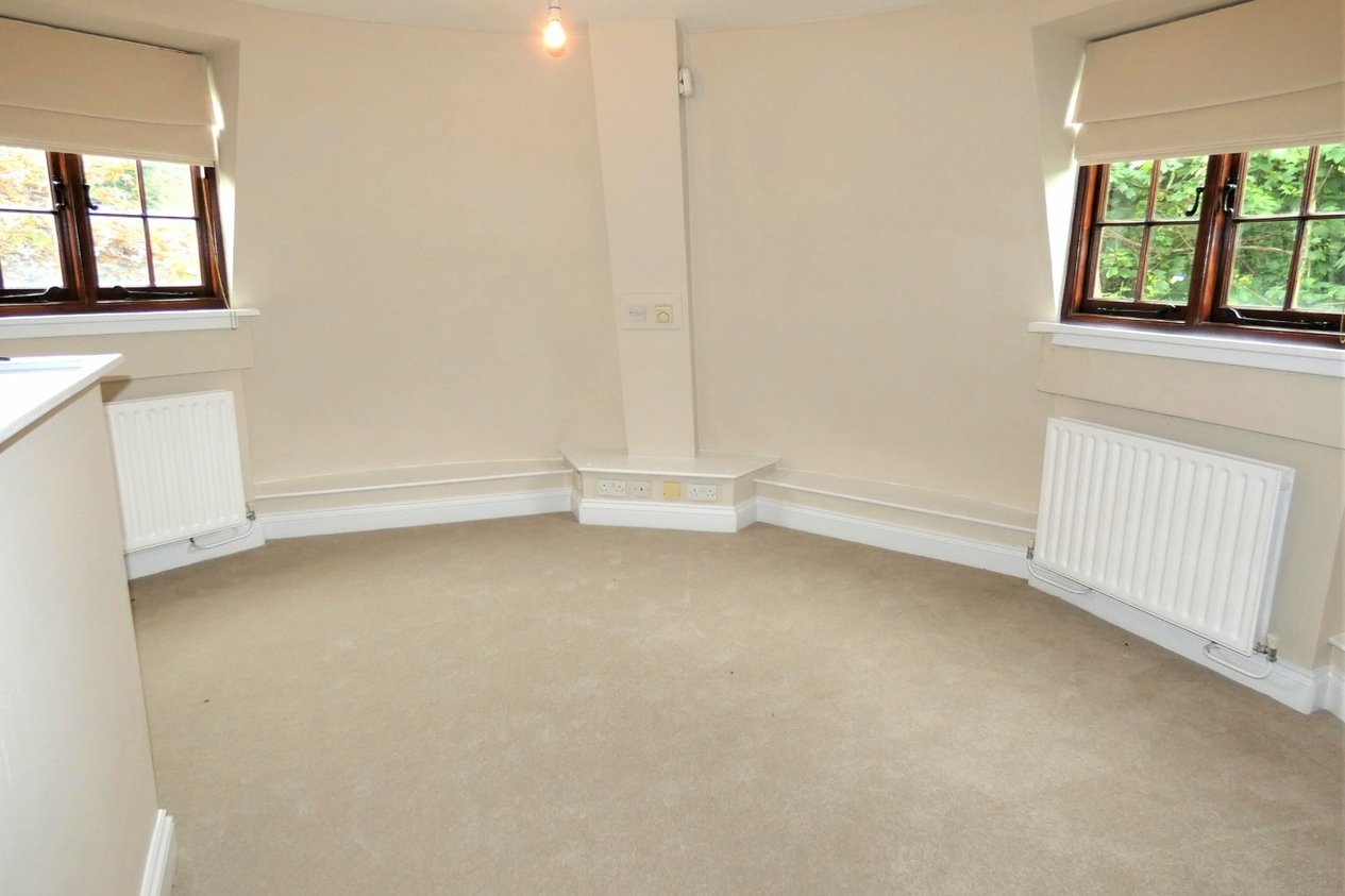 Properties To Let in Upper Roundel Park Road Faversham