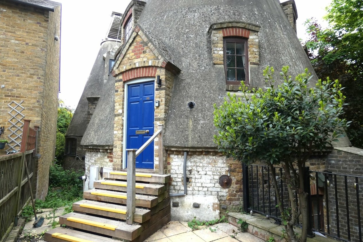 Properties To Let in Upper Roundel Park Road Faversham