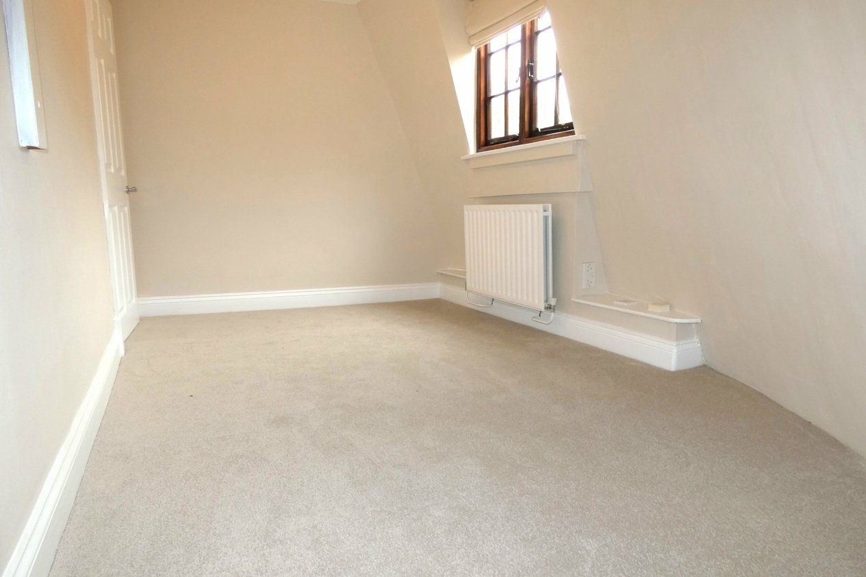 Properties To Let in Upper Roundel Park Road Faversham