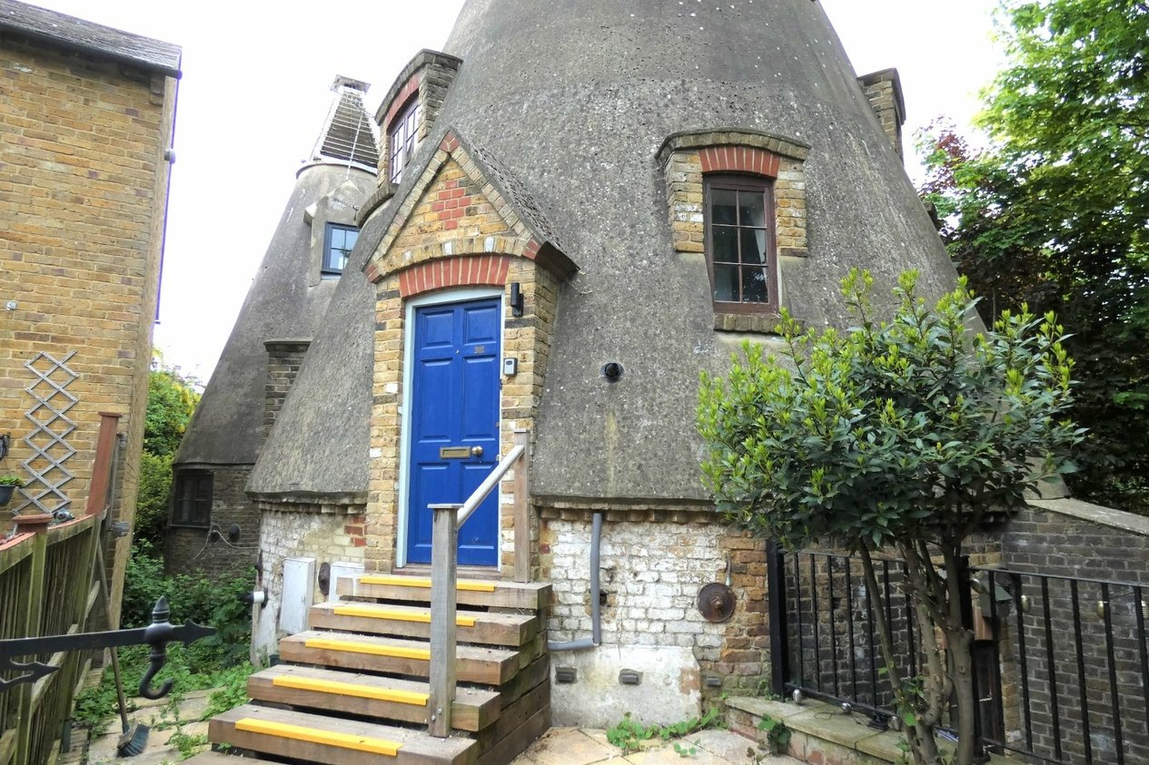 Properties To Let in Upper Roundel Park Road Faversham
