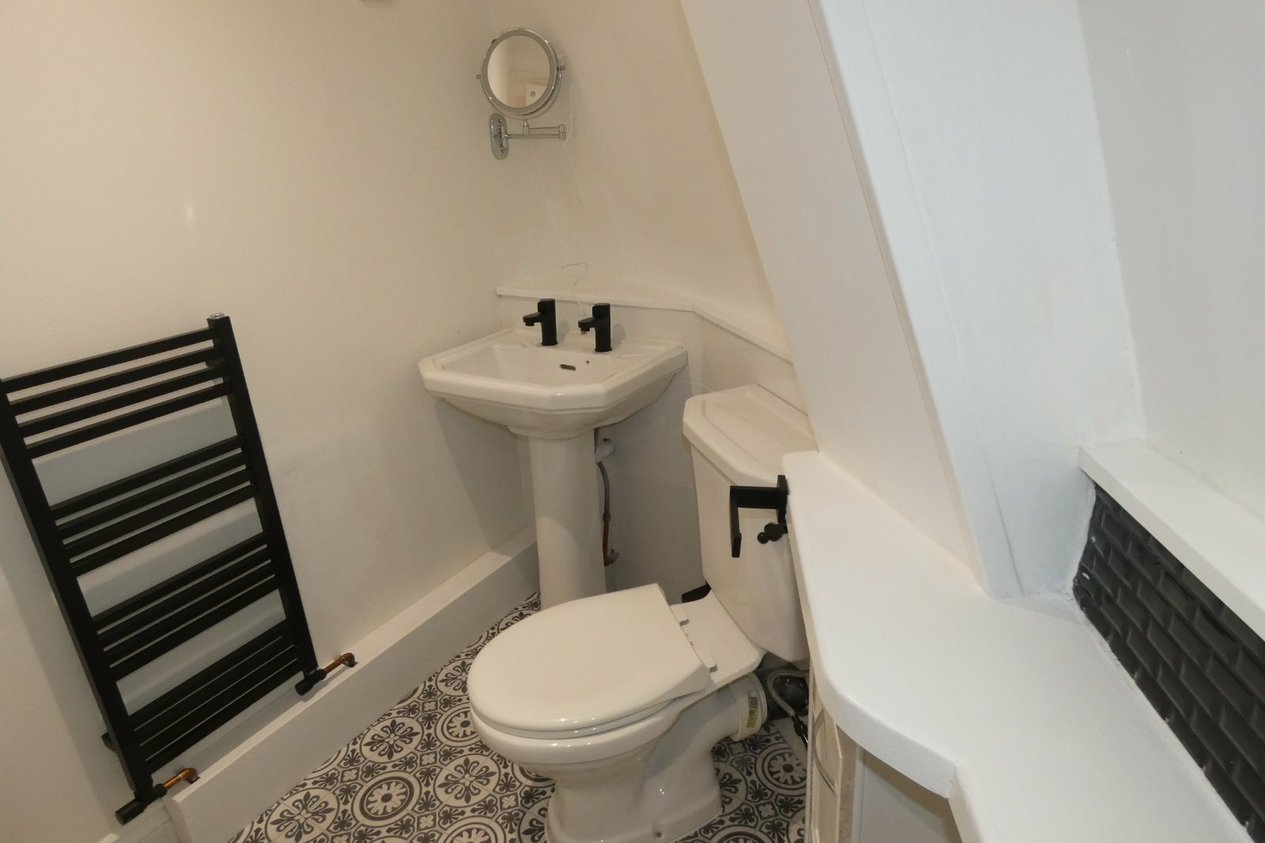 Properties To Let in Upper Roundel Park Road Faversham