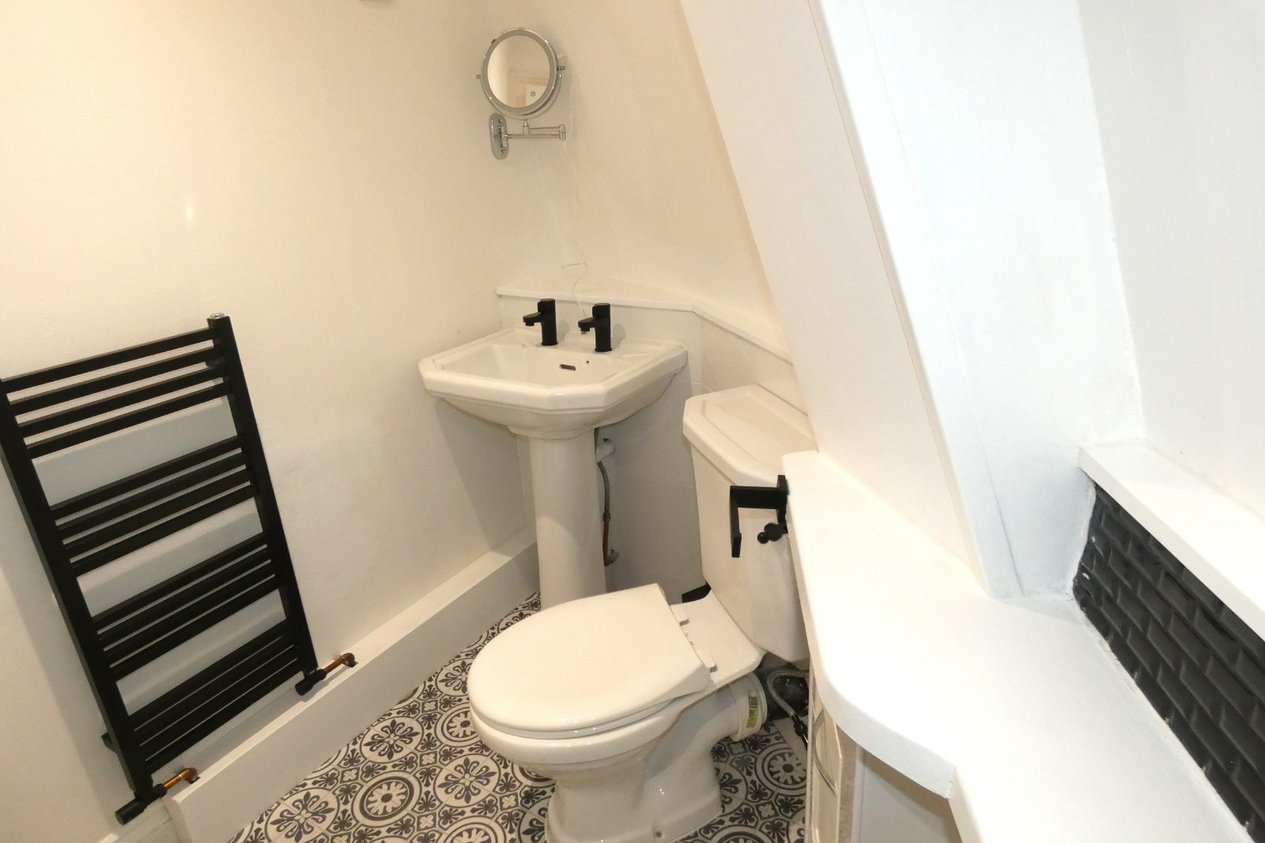 Properties To Let in Upper Roundel Park Road Faversham