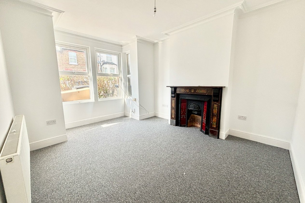 Properties Under Offer in Victoria Avenue 