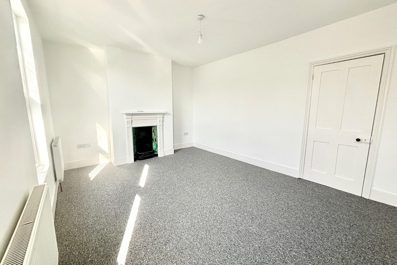 Properties Under Offer in Victoria Avenue 