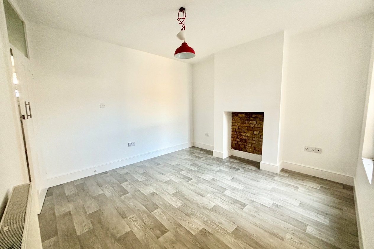 Properties Under Offer in Victoria Avenue 
