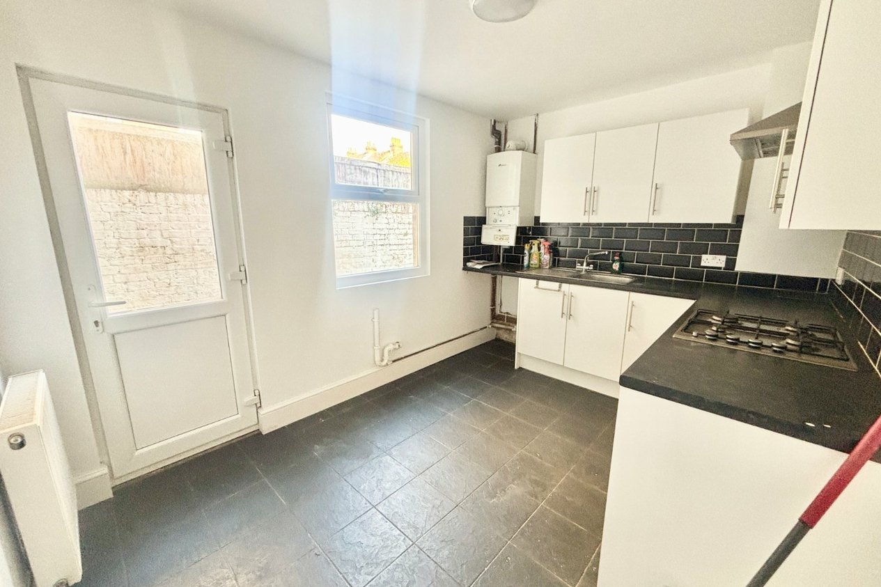 Properties Under Offer in Victoria Avenue 