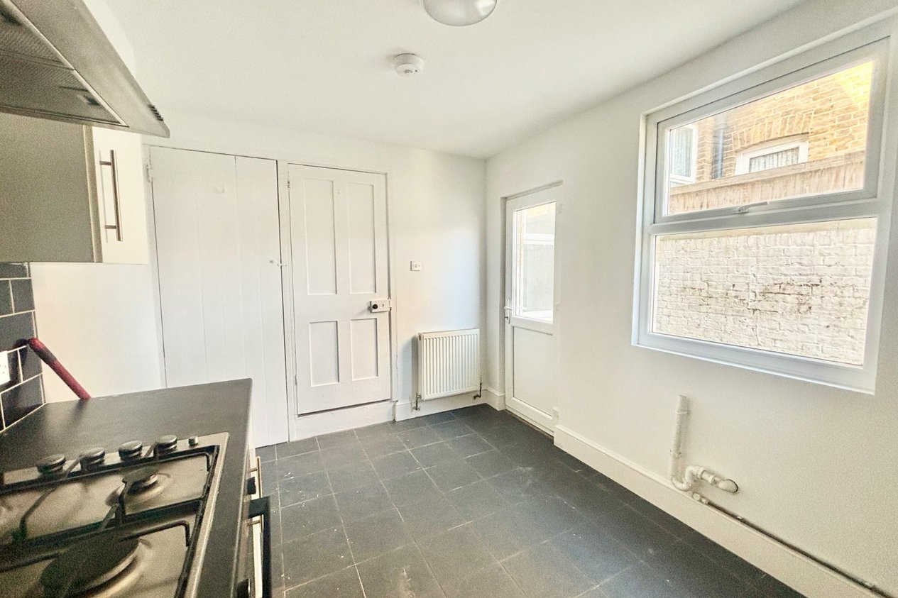 Properties Under Offer in Victoria Avenue 