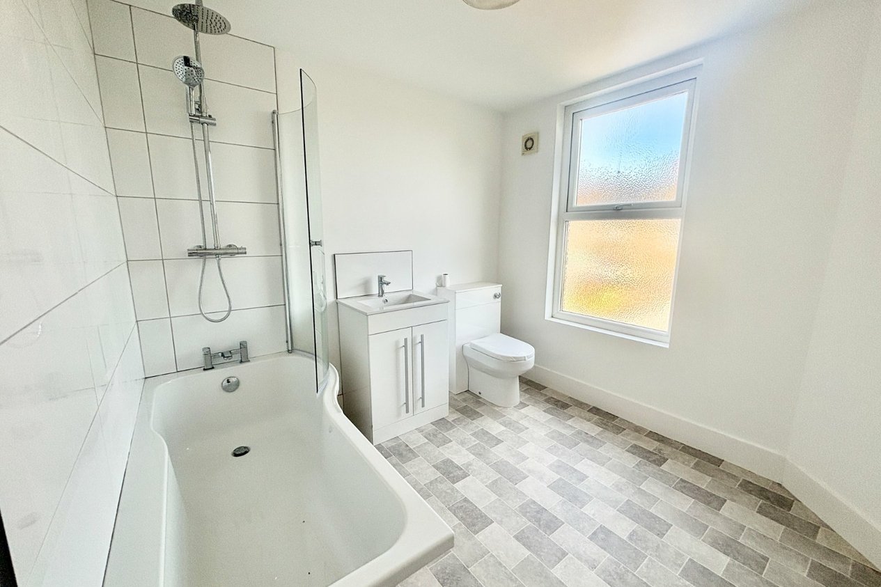 Properties Under Offer in Victoria Avenue 