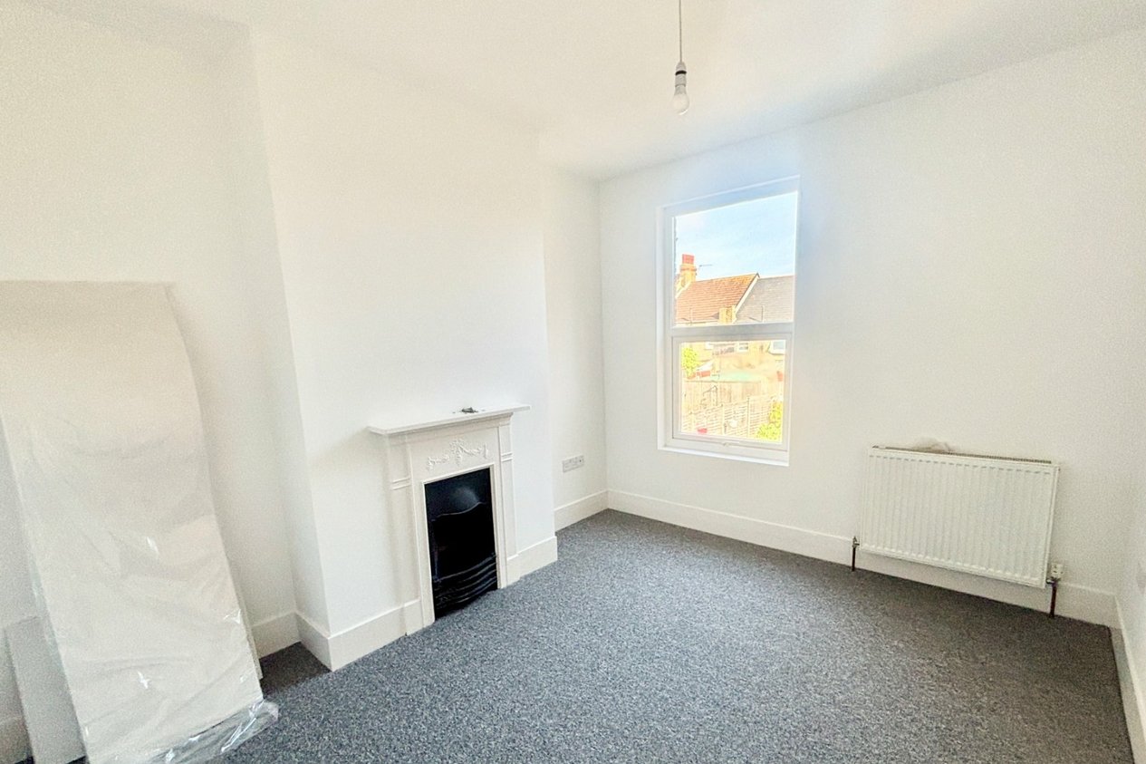 Properties Under Offer in Victoria Avenue 