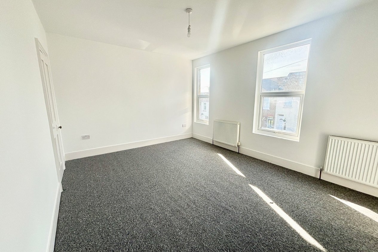 Properties Under Offer in Victoria Avenue 