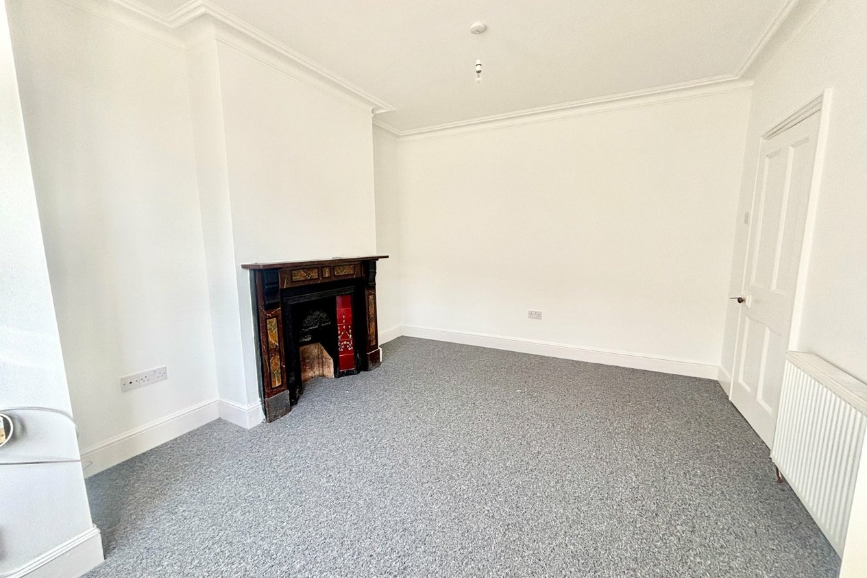 Properties Under Offer in Victoria Avenue 