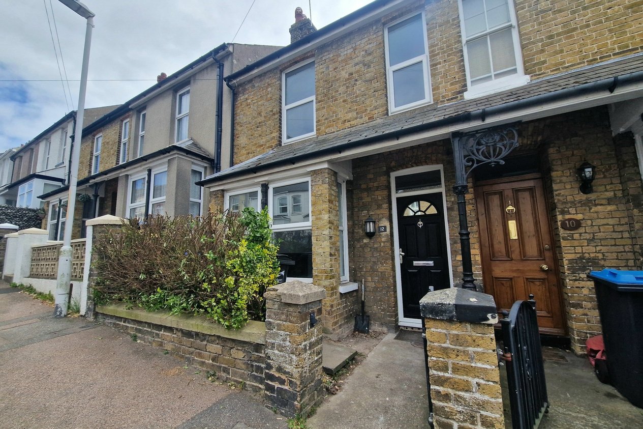 Properties Under Offer in Victoria Avenue 