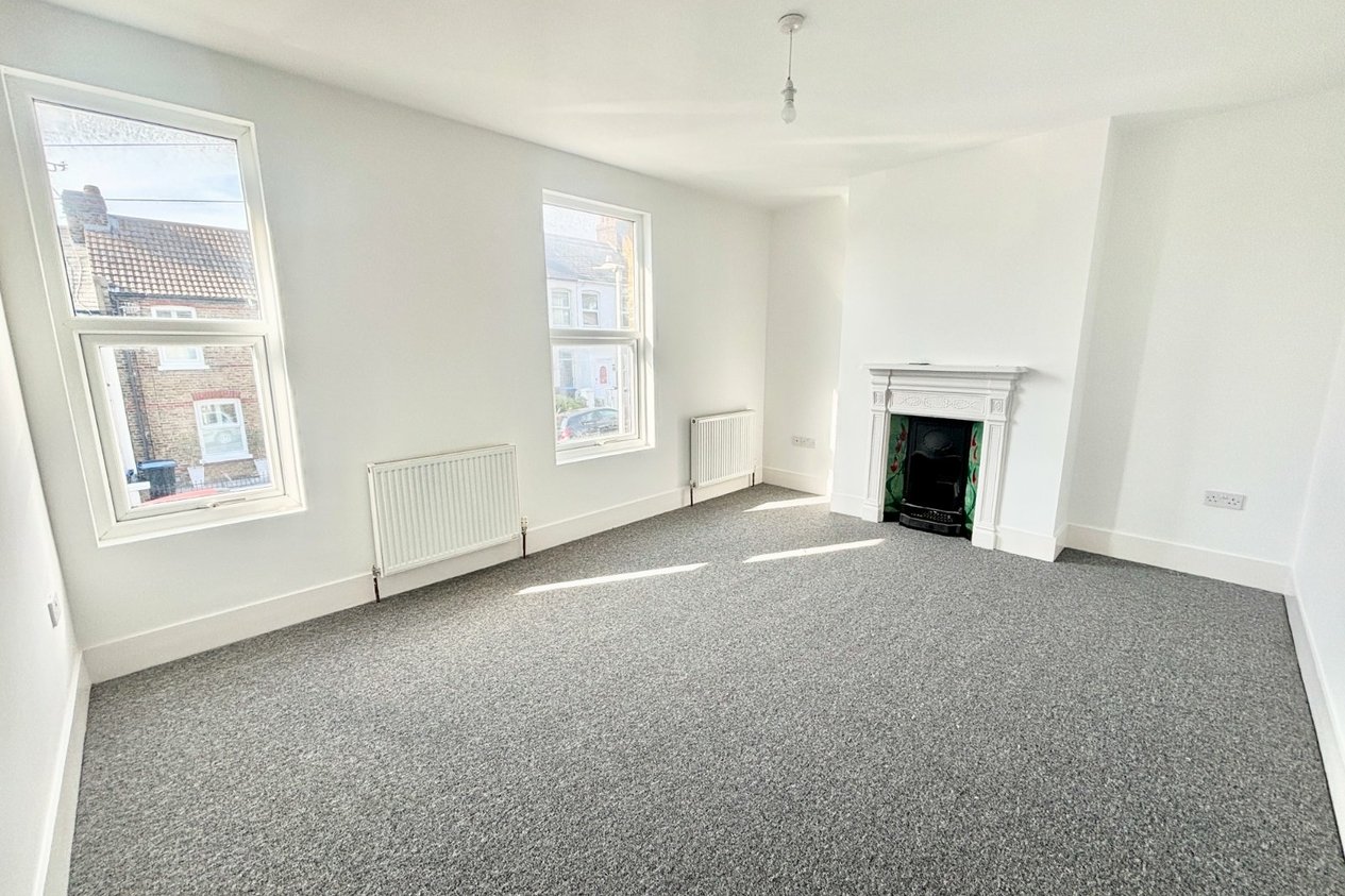 Properties Under Offer in Victoria Avenue 