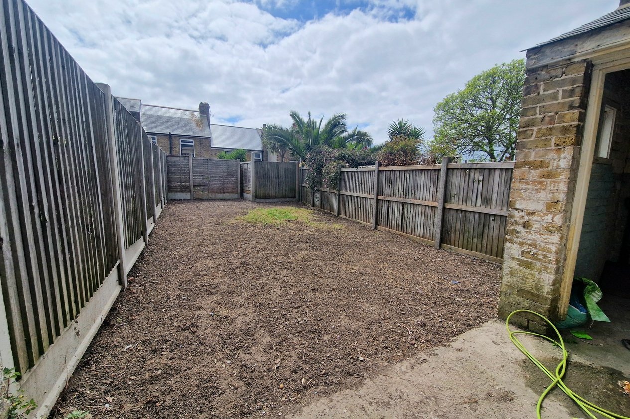 Properties Under Offer in Victoria Avenue 