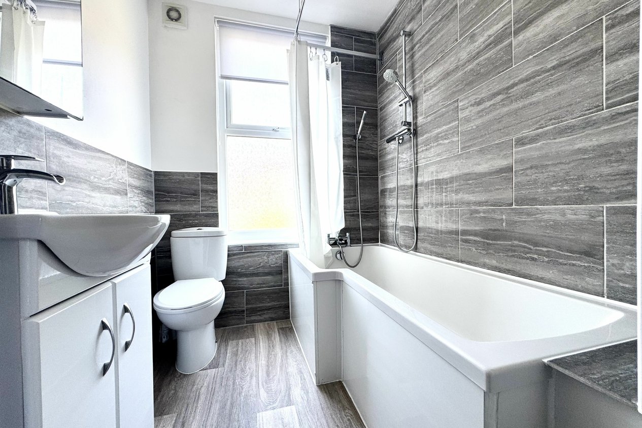 Properties To Let in West Cliff Road 