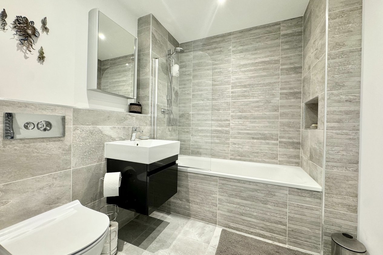 Properties Under Offer in Westbrook Gardens 