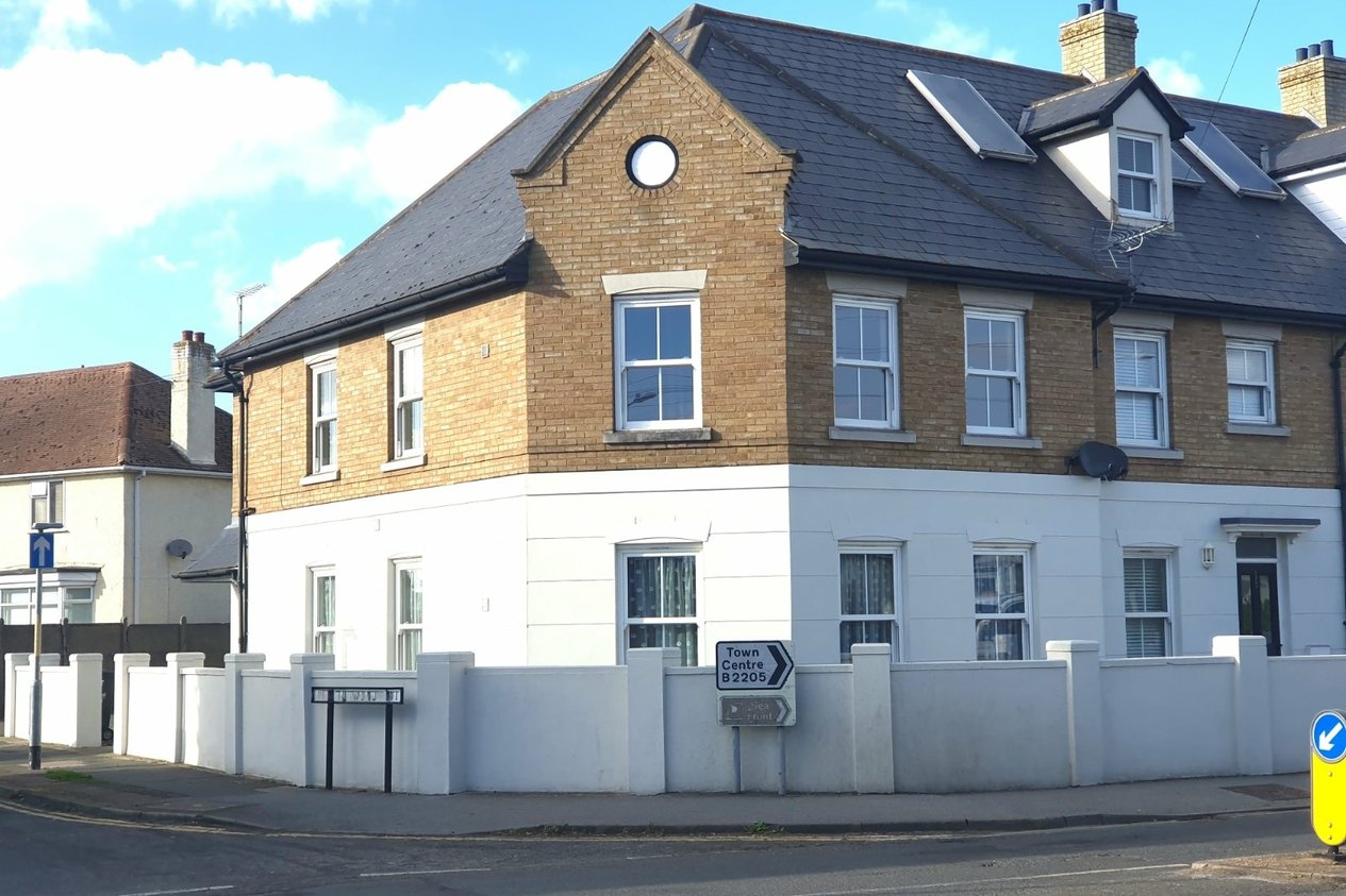Properties To Let in Woodall Court 