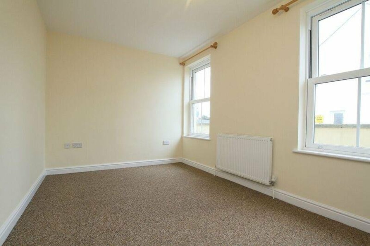 Properties To Let in Woodall Court 