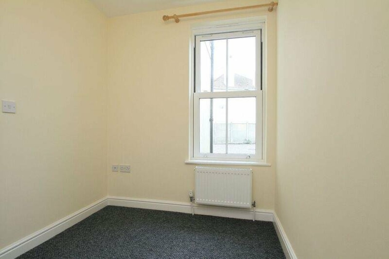 Properties To Let in Woodall Court 