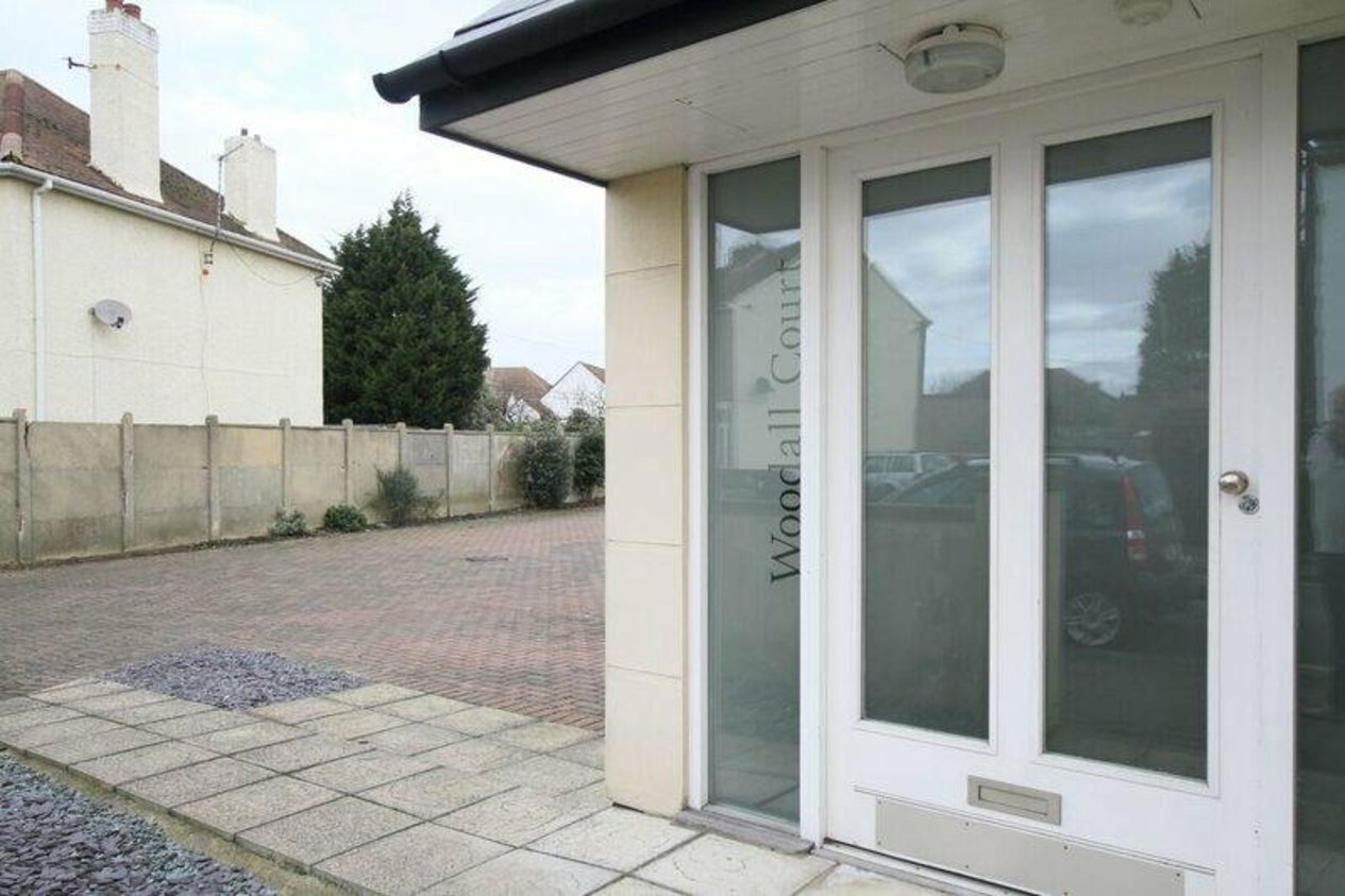 Properties To Let in Woodall Court 