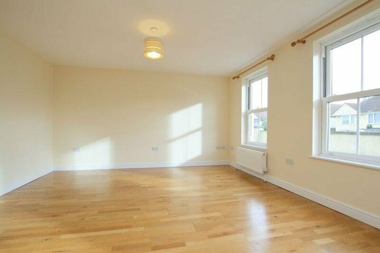 Properties To Let in Woodall Court 