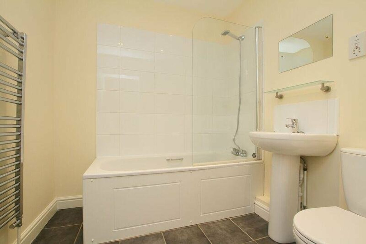 Properties To Let in Woodall Court 