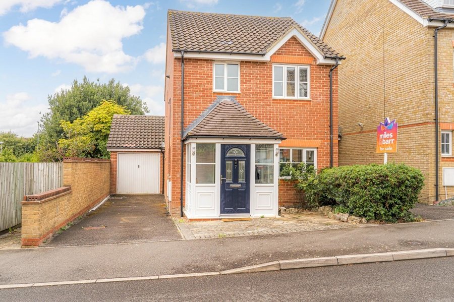 Bungalow Semi Detached for sale in Meadowbrook Road, Kennington